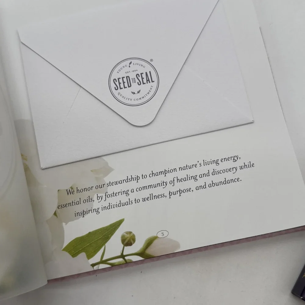 YOUNG LIVING ESSENTIAL OILS Beauty School BEAUTY ESSENTIALS 2018 Book w/ Sleeve